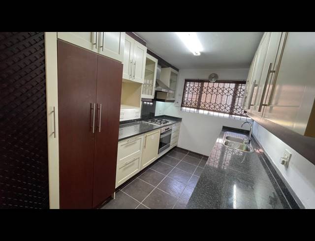 3 BEDROOM TOWNHOUSE FOR SALE IN ESSENWOOD